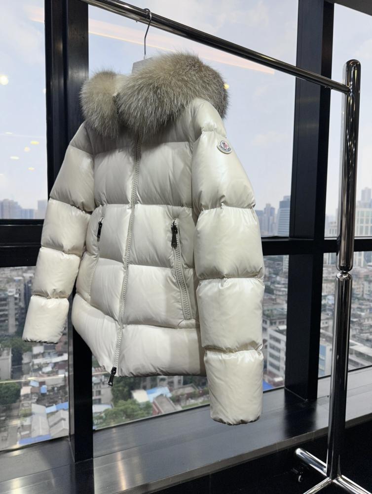 جاكيت Moncler