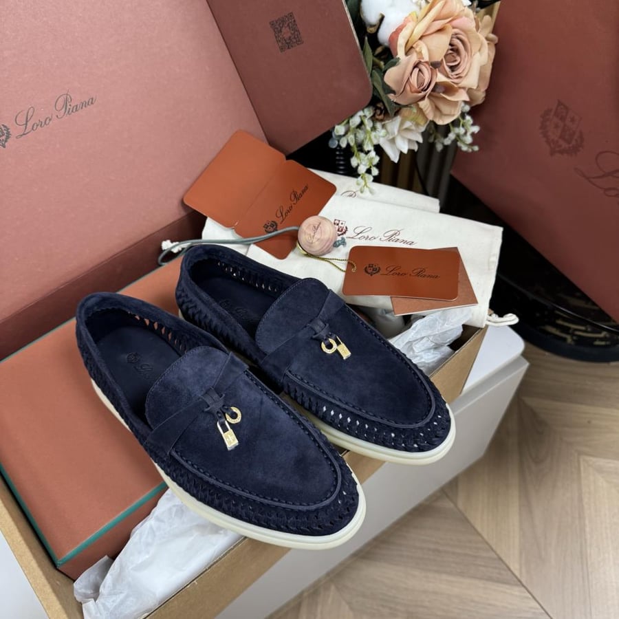 حذاء فلات لورو بيانا Silky Suede charms