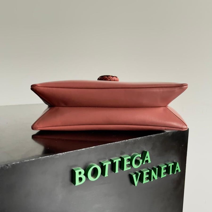 شنطة بوتيغا Winter Liberta مقاس 27cm