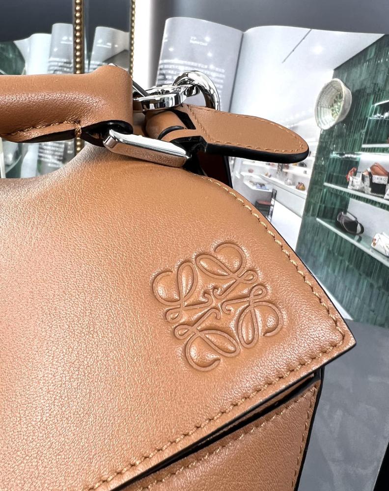 شنطة لويفي Loewe Puzzle