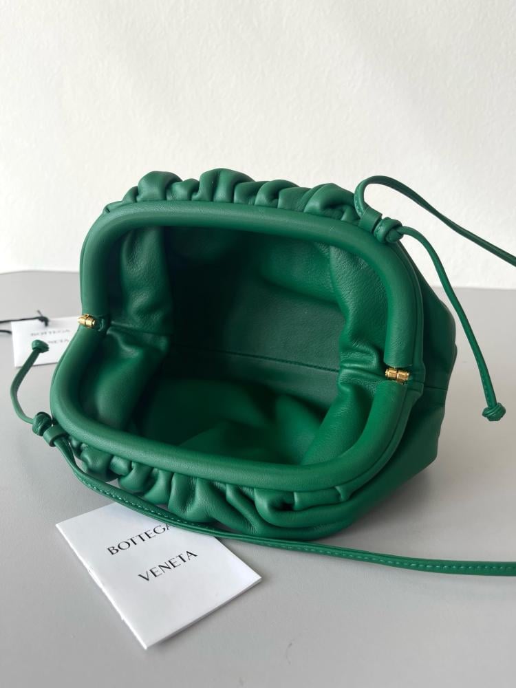 شنطة بوتيغا pouch مقاس22cm