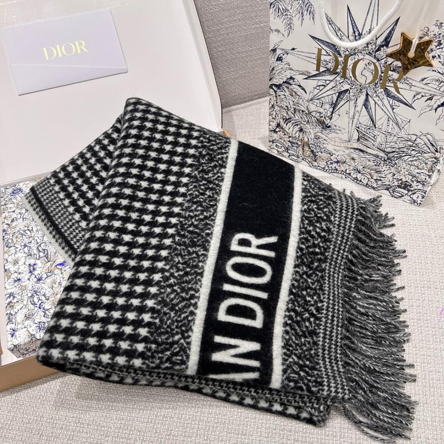 سكارف Dior