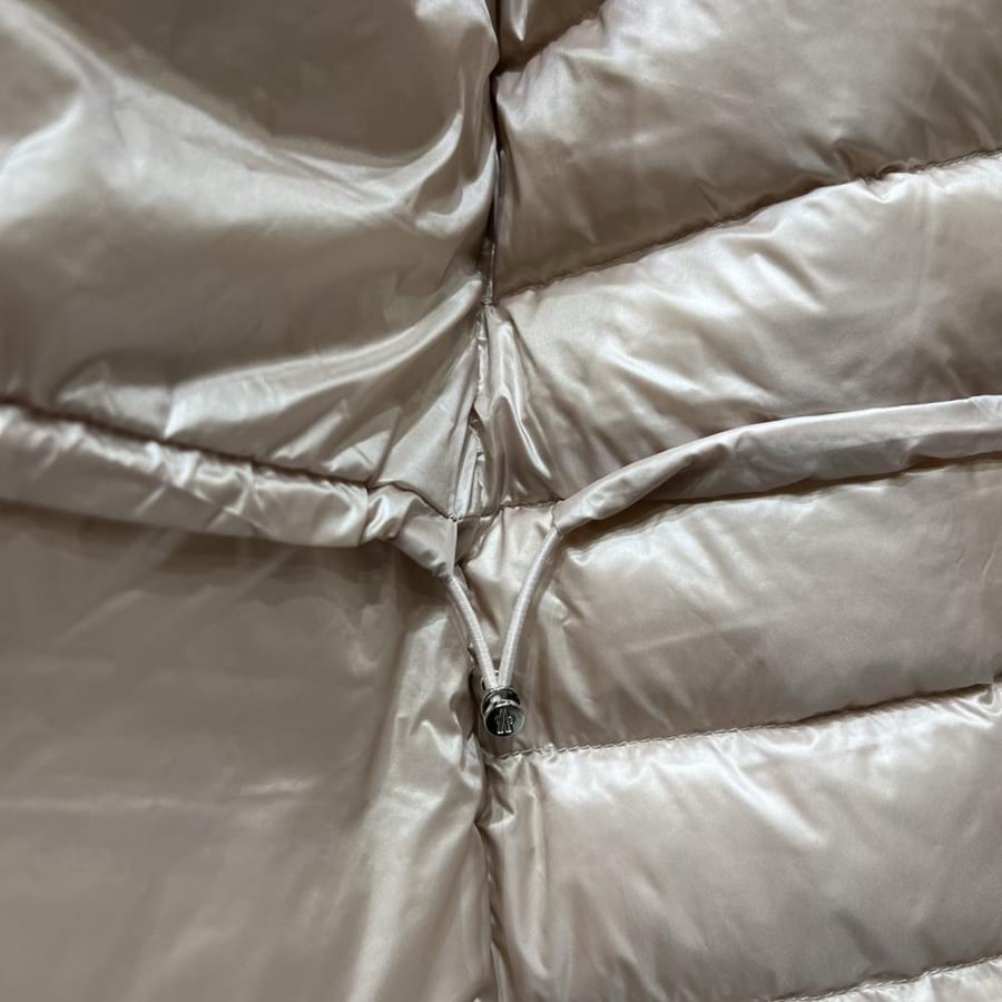 جاكيت Moncler