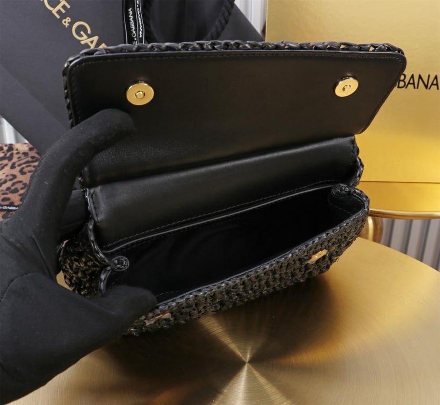 . شنطة دولتشي اند غابانا  Small Sicily handbag