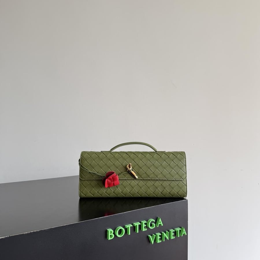شنطة بوتيغا Andiamo clutch Bottega