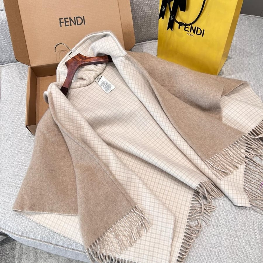سكارف Fendi