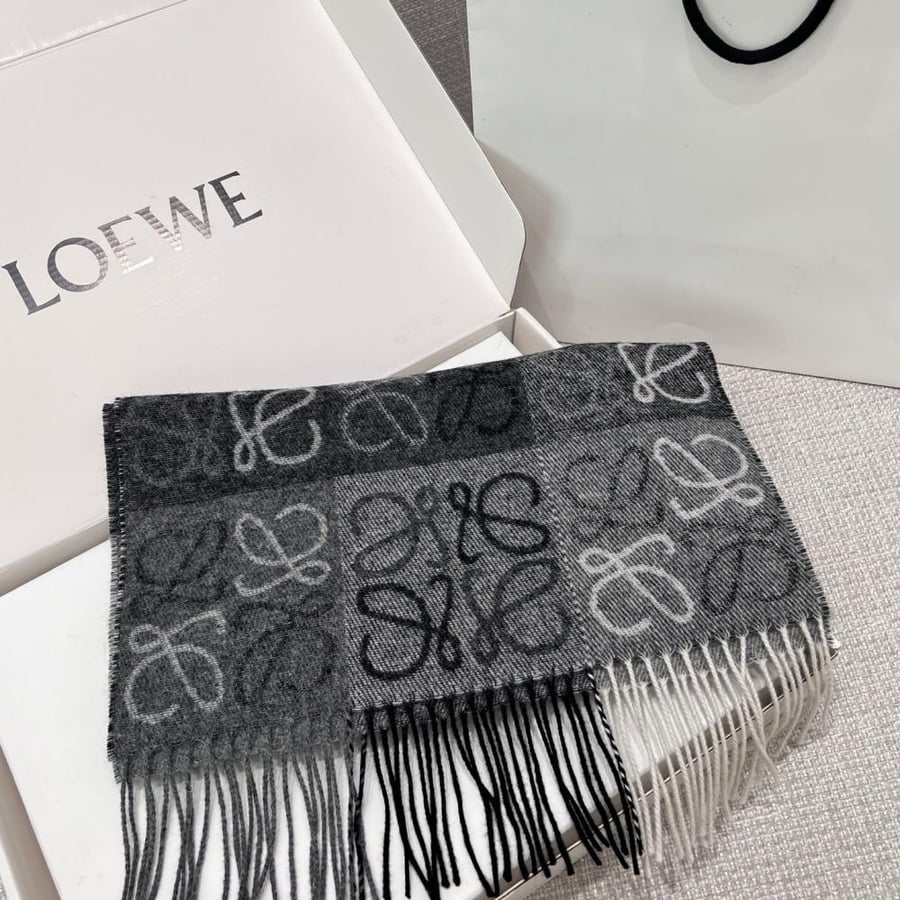 سكارف Loewe
