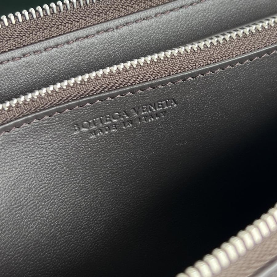 محفظة بوتيغا Ostrich Leathe bottega