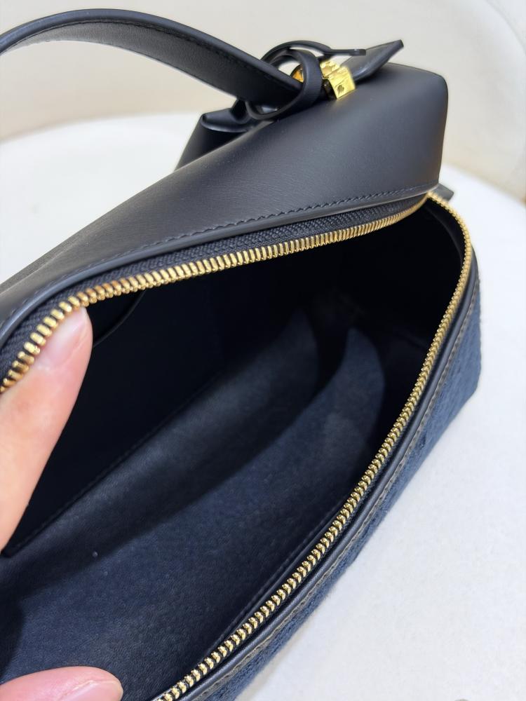 شنطة لورو بيانا Extra Lora piana مقاس 23 cm