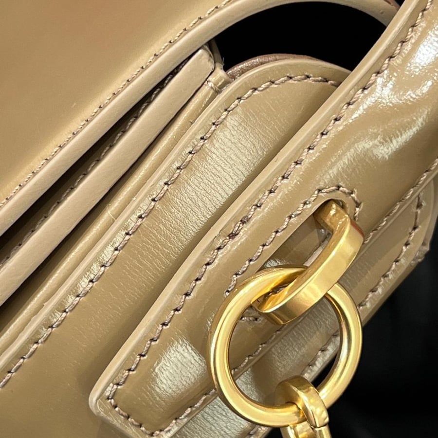 شنطة سان لوران Voltaire box Saint Laurent