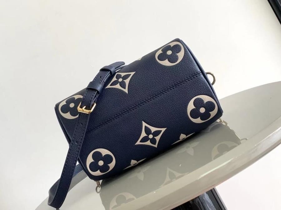 شنطة لويس فيتون Speedy Bandoulière مقاس 20