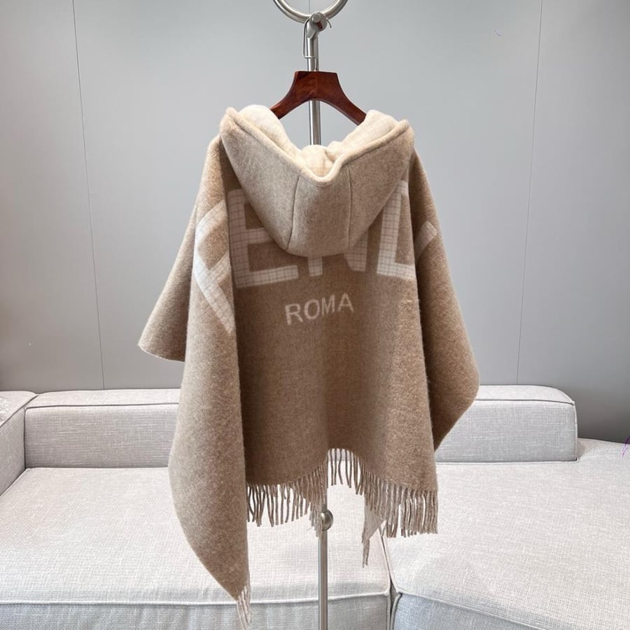 سكارف Fendi
