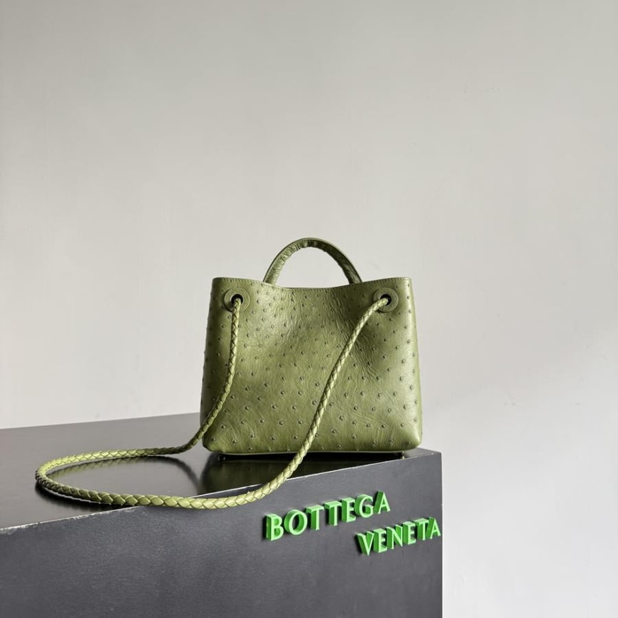 شنطة بوتيغا Andiamo مقاس 25cm