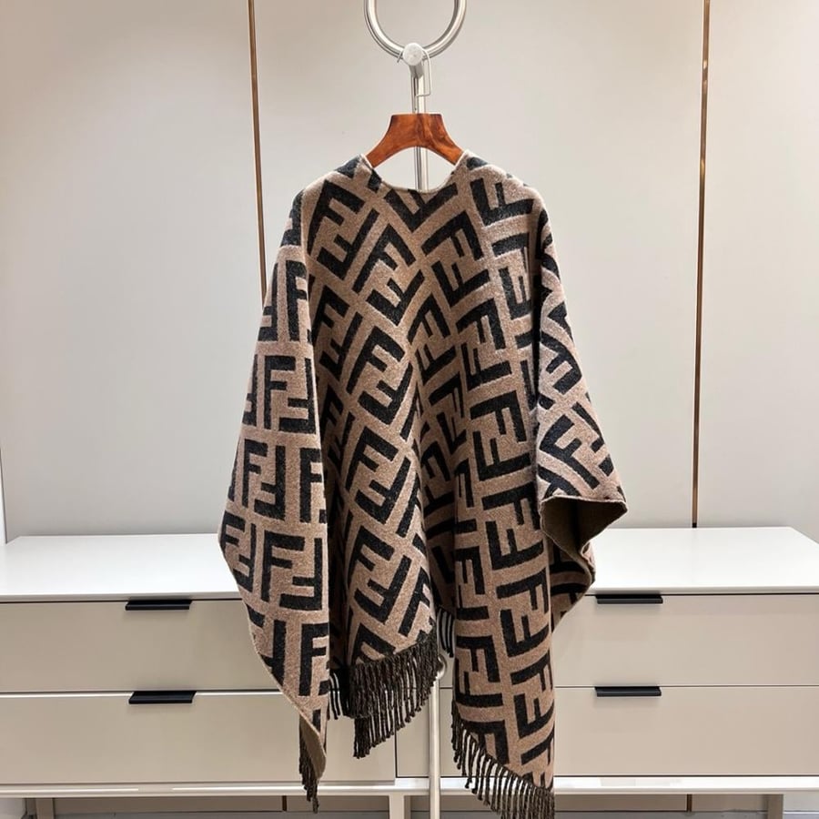 سكارف Fendi