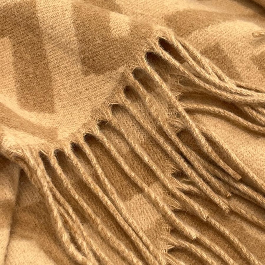 سكارف Fendi