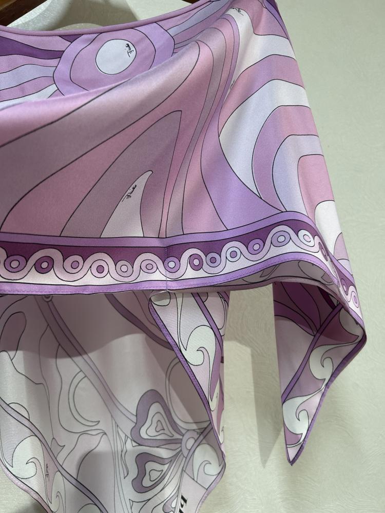 توب كاب Pucci.