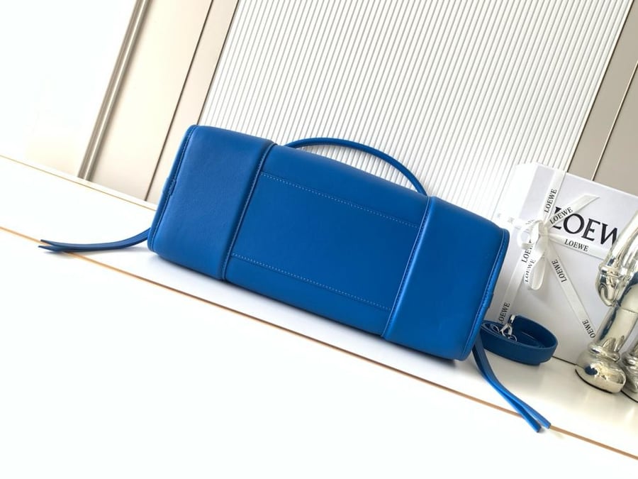 شنطة لويفي Amazona Loewe