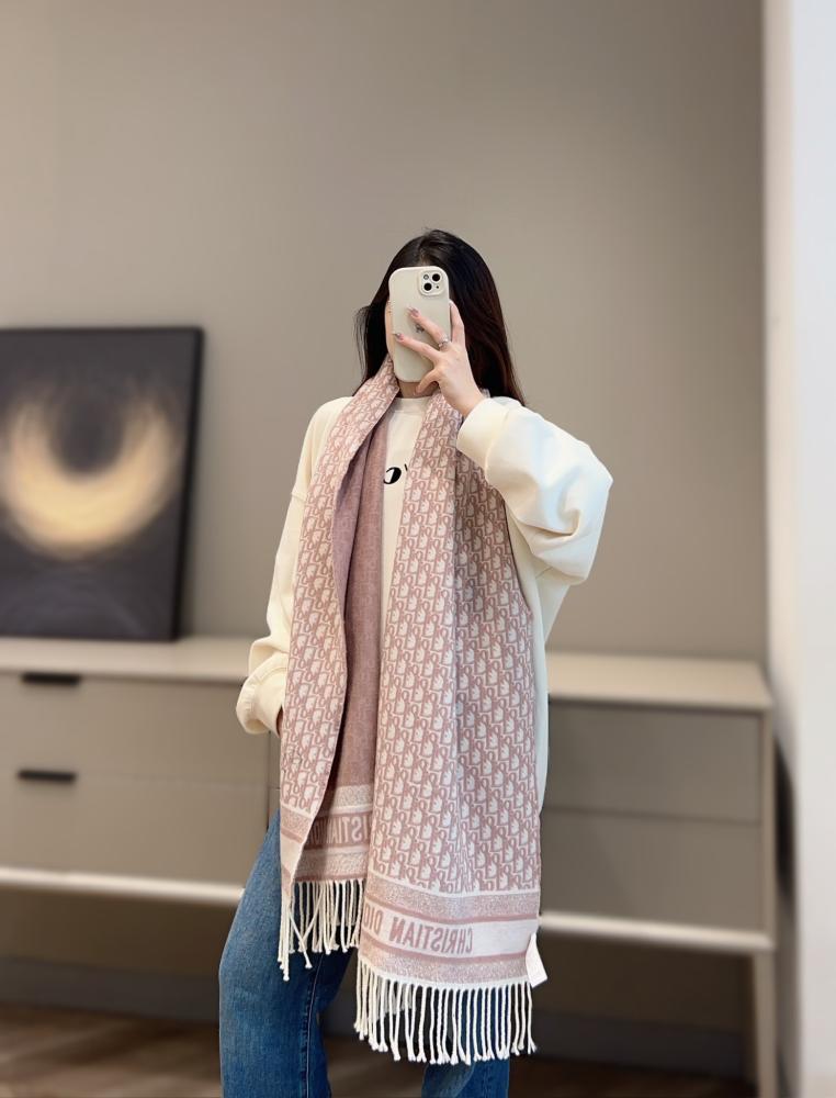 سكارف Dior