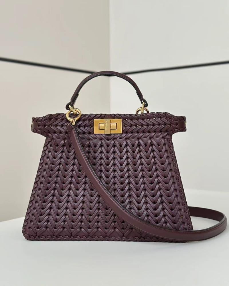 شنطة فيندي peekaboo مقاس 27cm