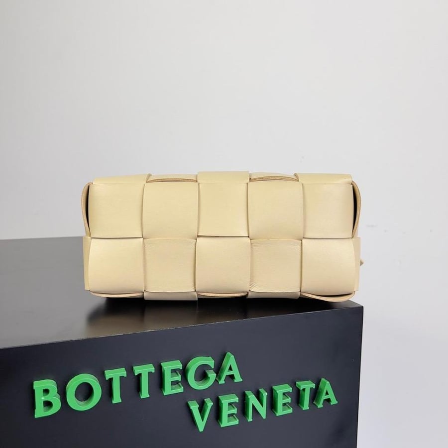 شنطة  بوتيغا Brick Cassette مقاس 23.5cm