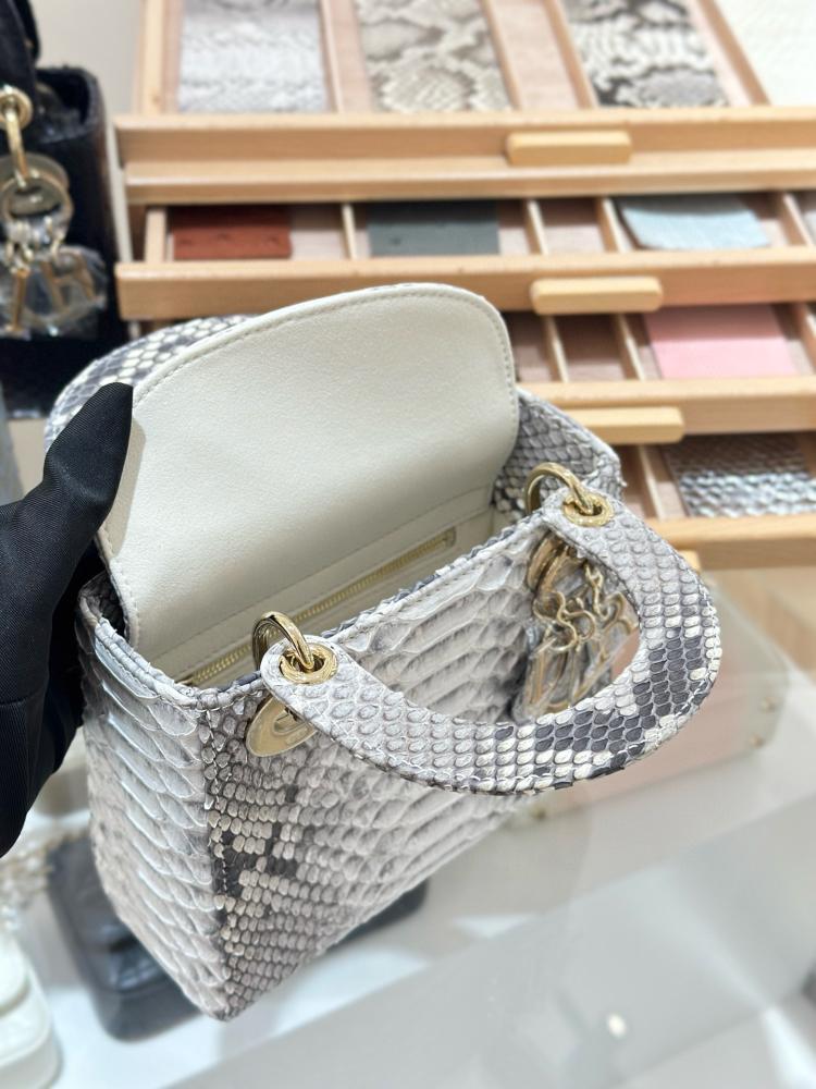 شنطة ديور Snakeskin Dior