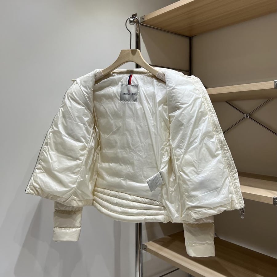 جاكيت Moncler