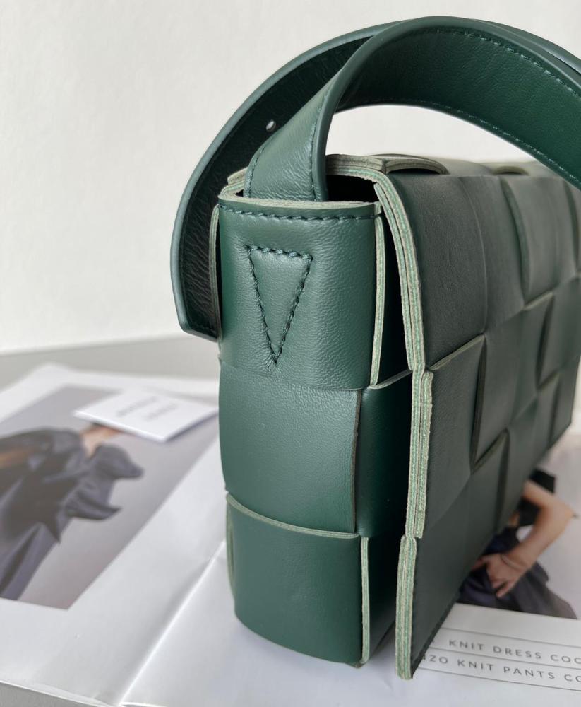 شنطة  بوتيغا Cassette مقاس 23cm