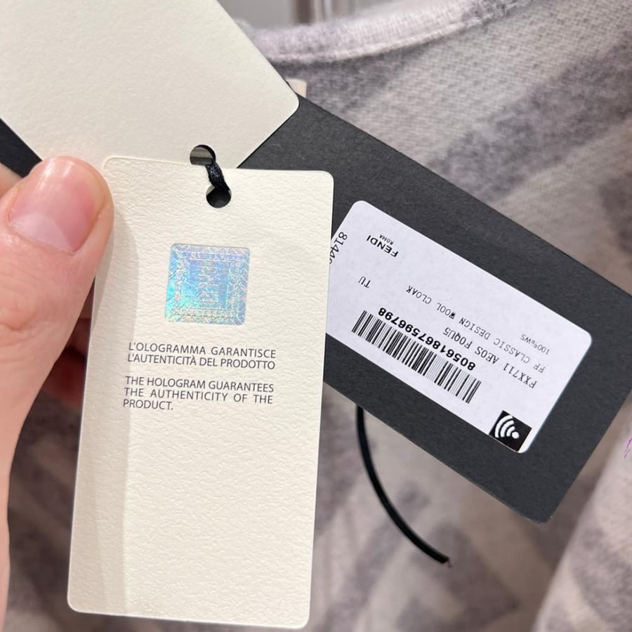 سكارف Fendi