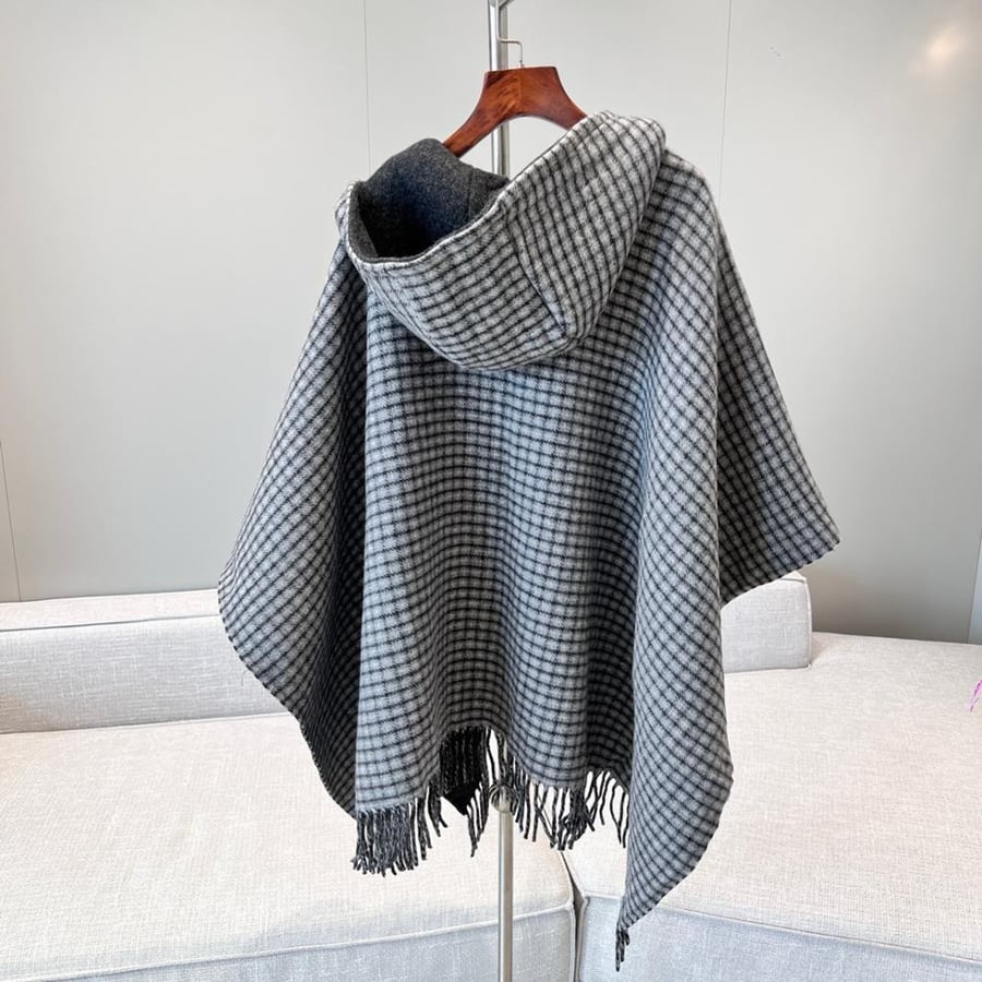 سكارف Fendi