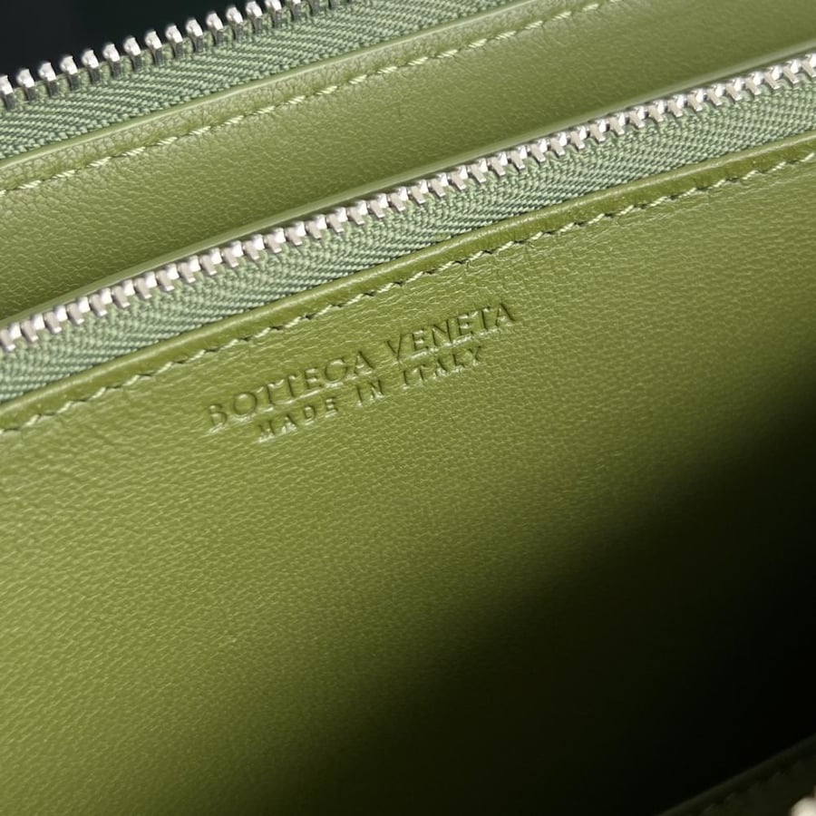 محفظة بوتيغا Ostrich Leathe bottega