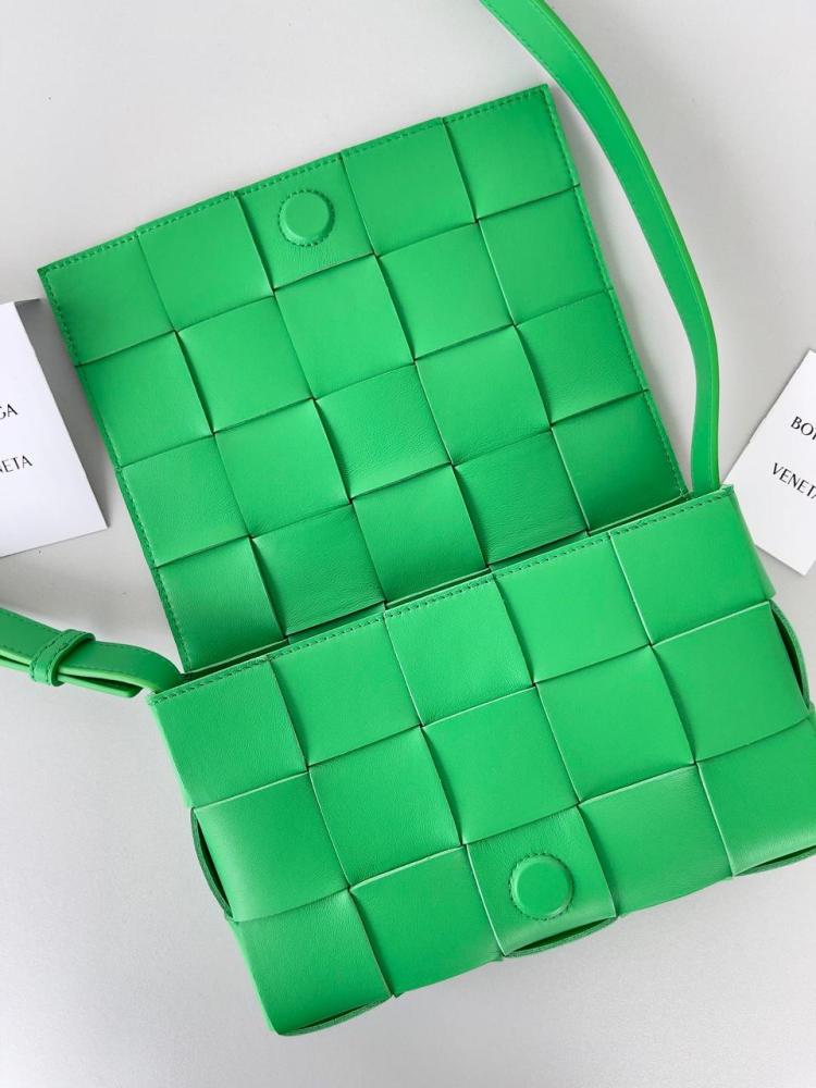 شنطة  بوتيغا Cassette مقاس 23cm