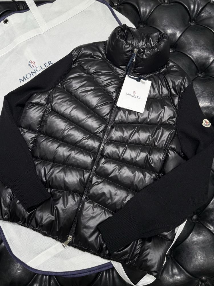 جاكيت Moncler
