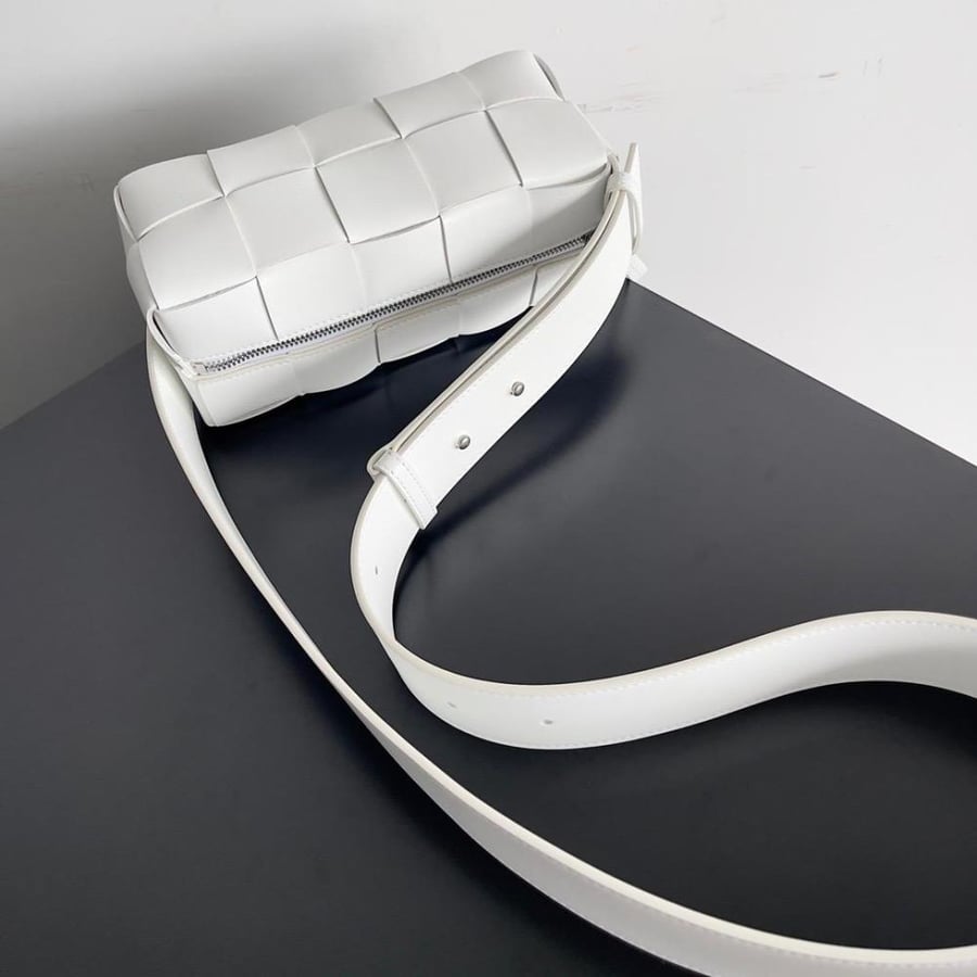 شنطة  بوتيغا Brick Cassette مقاس 23.5cm