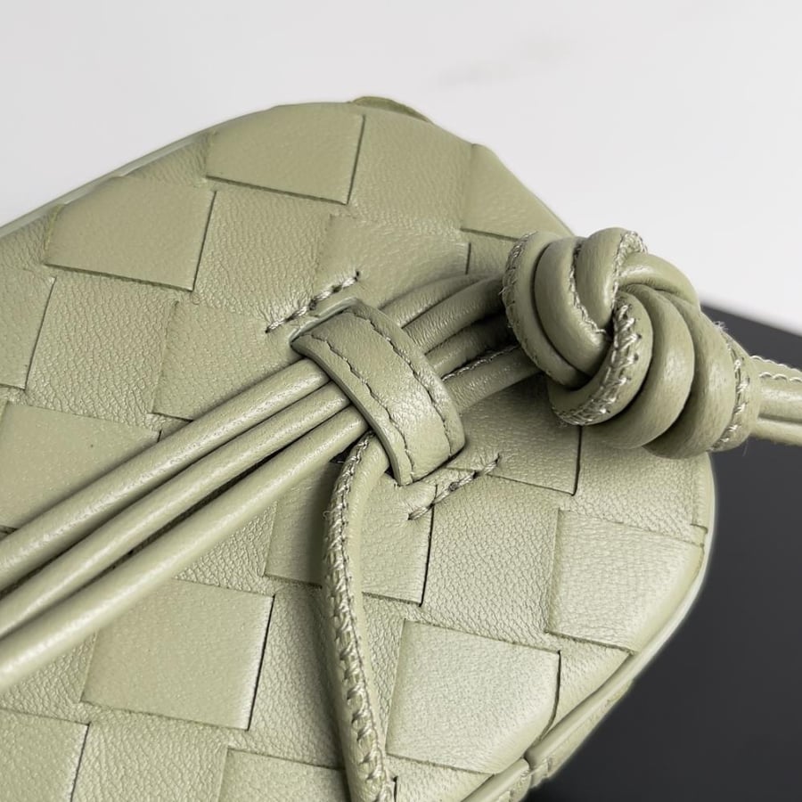 شنطة بوتيغا مقاس 18cm