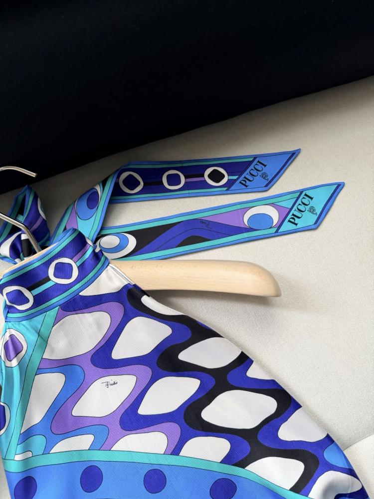 توب Pucci.