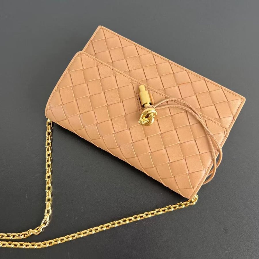 شنطة بوتيغا Mini Andiamo