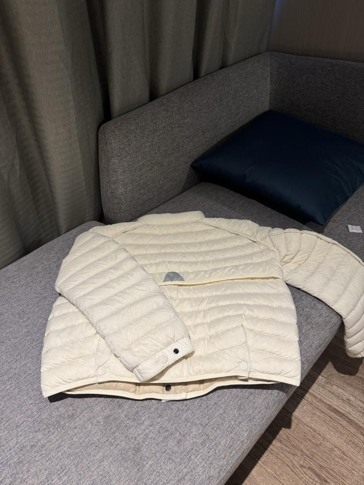 جاكيت Moncler