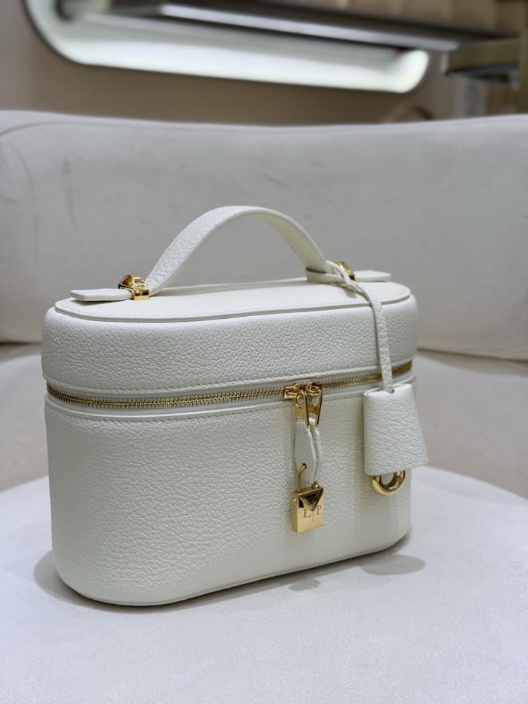 شنطة لورو بيانا Extra Softy Lora piana مقاس 21 cm