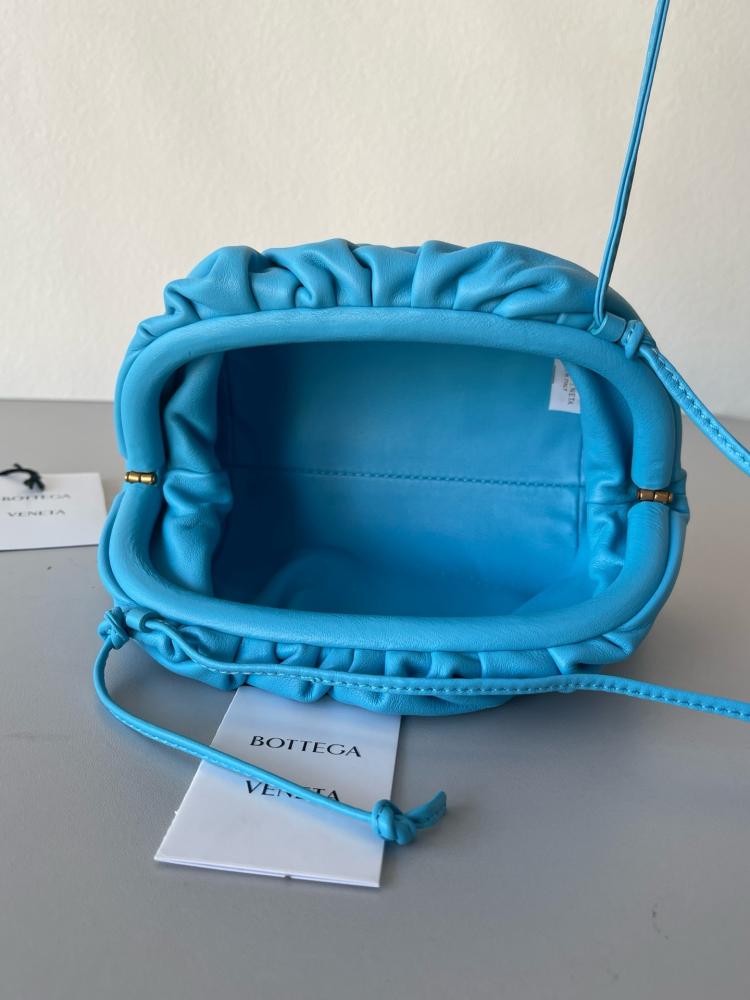 شنطة بوتيغا pouch مقاس22cm