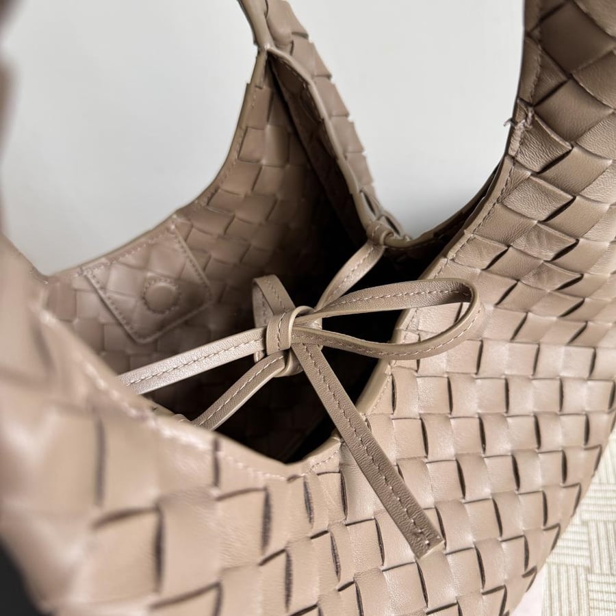 شنطة بوتيغا Small campana Bottega