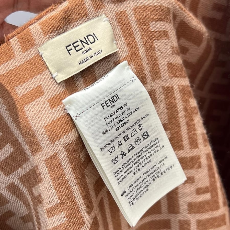 سكارف Fendi