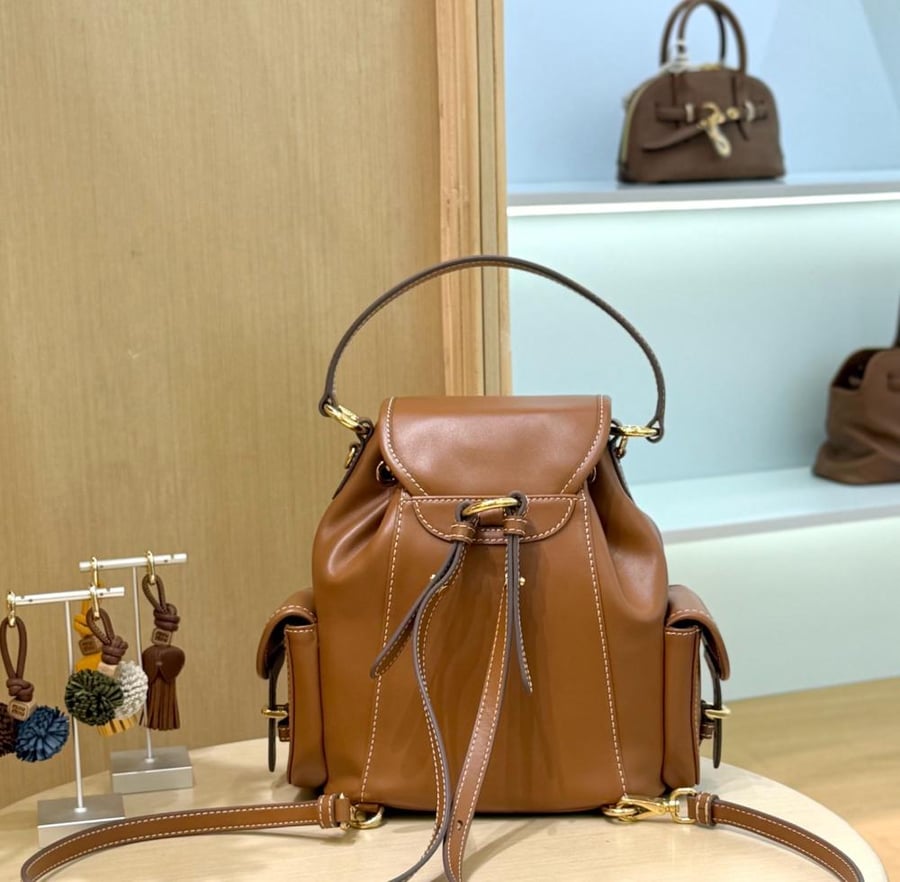 شنطة ميو ميو Small Leather Backpack Miumiu مقاس 22 cm