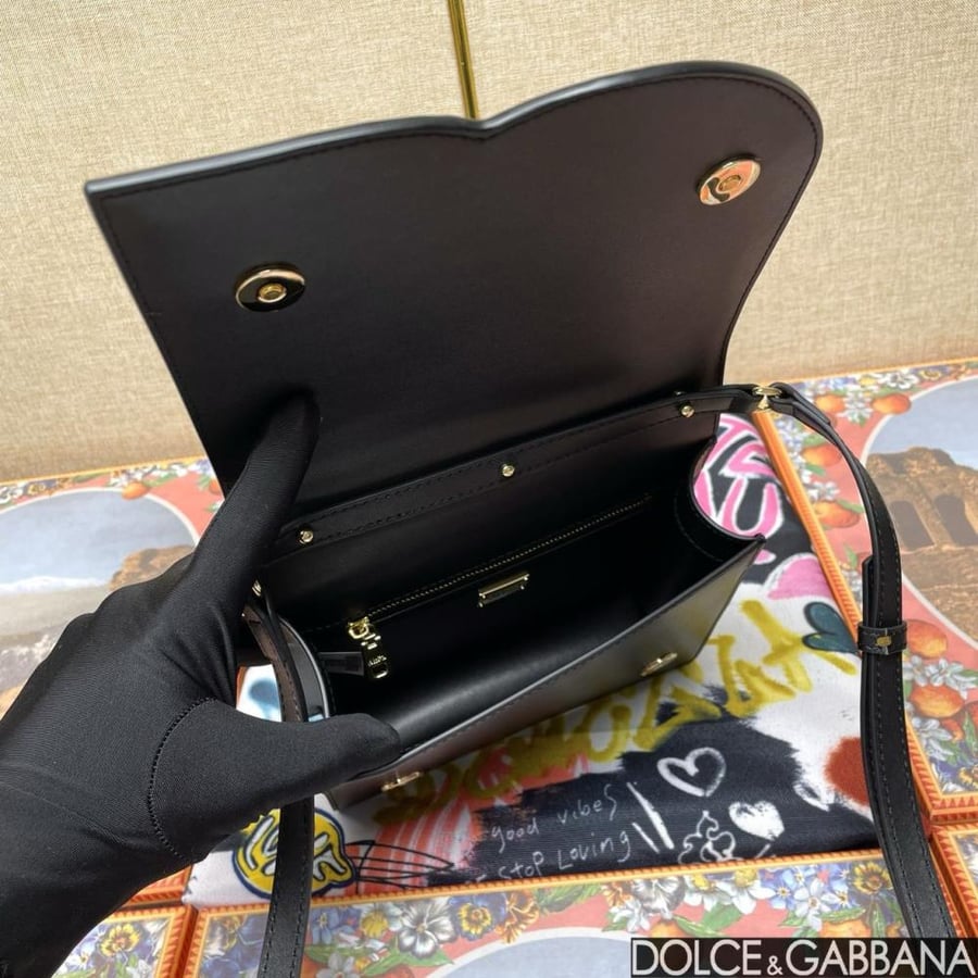 . شنطة دولتشي اند غابانا Calfskin DG Logo Bag crossbody bag