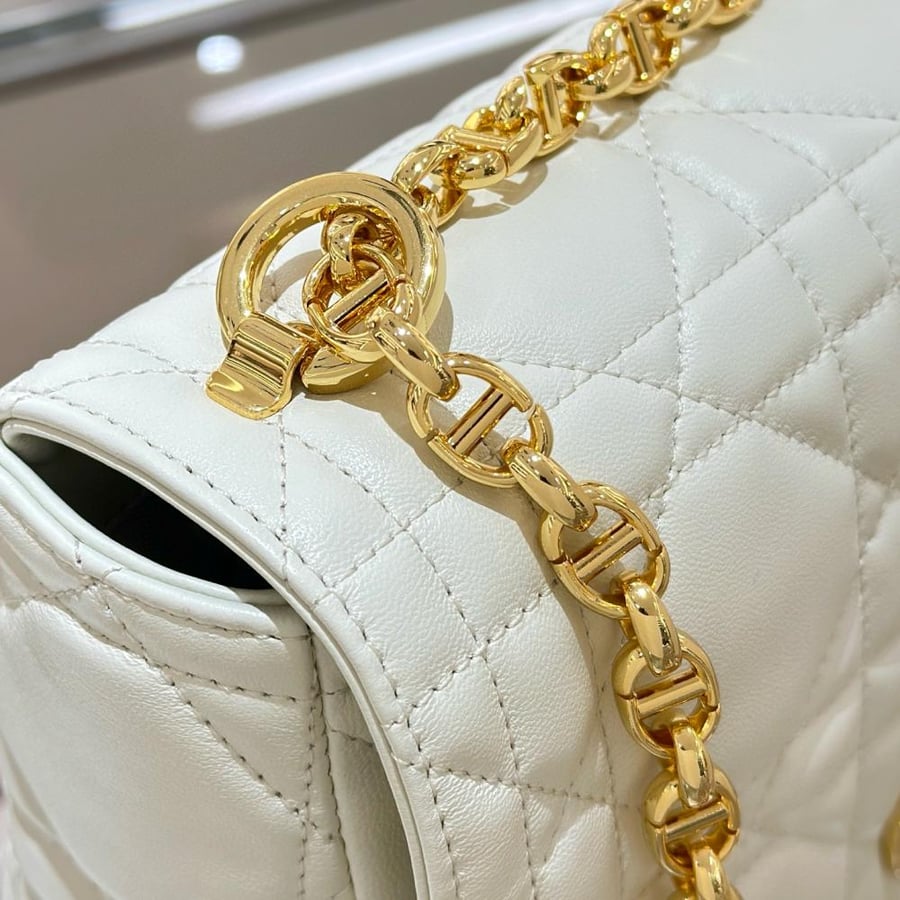 شنطة ديور Caro Doir