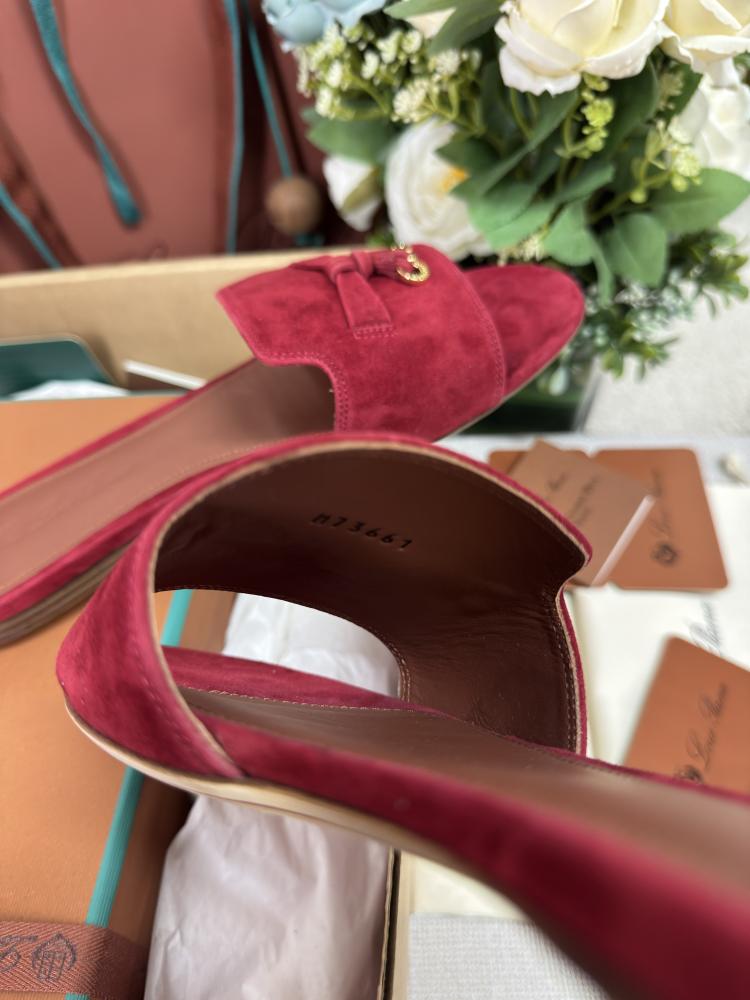 سليبر فلات لورو بيانا Suede charms