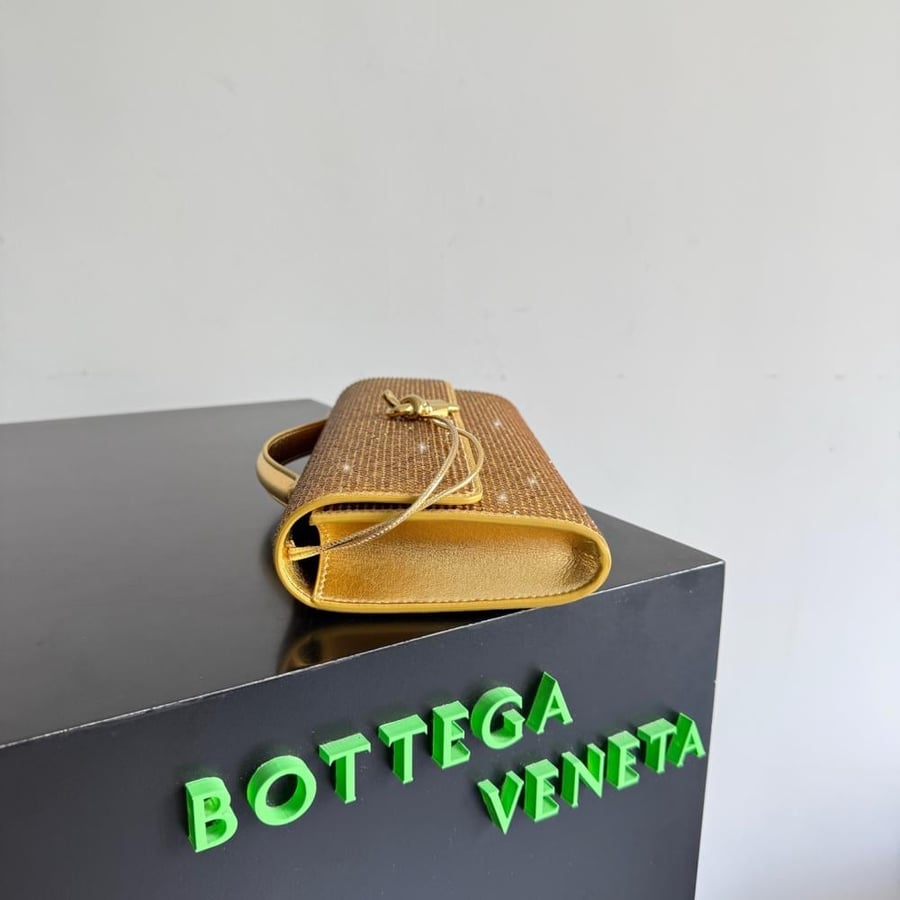 شنطة بوتيغا Andiamo clutch Bottega