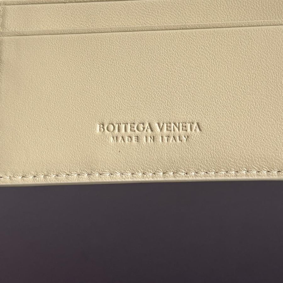 محفظة بوتيغا Ostrich Leathe bottega