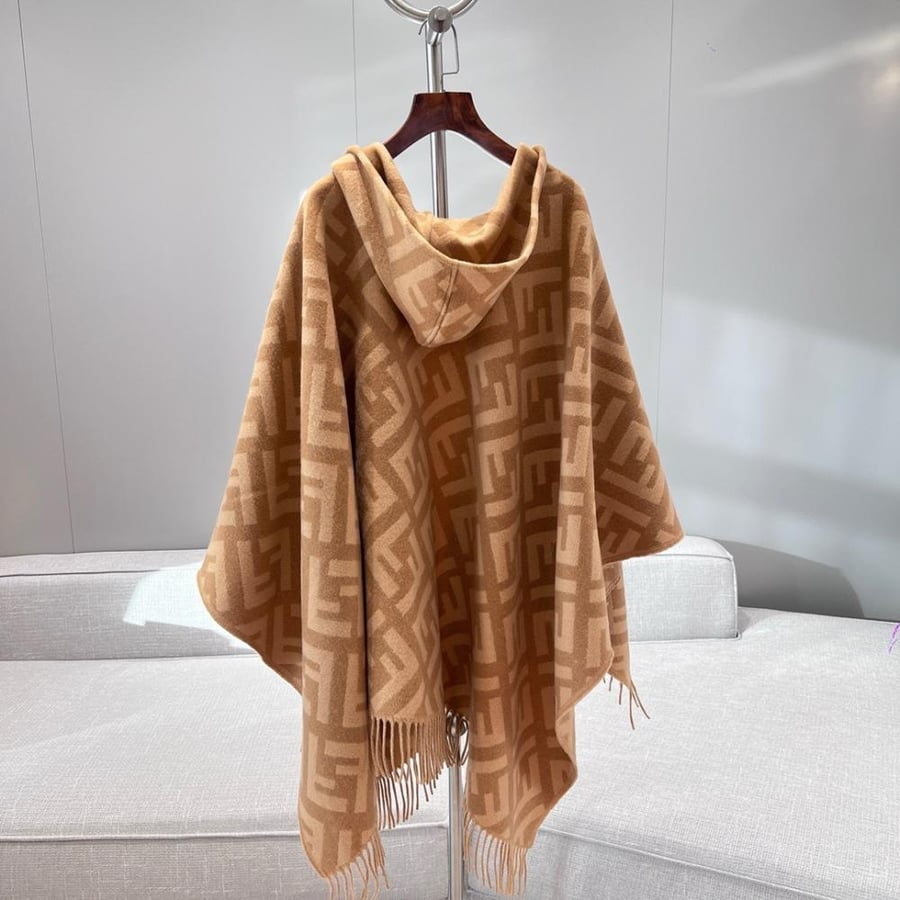 سكارف Fendi
