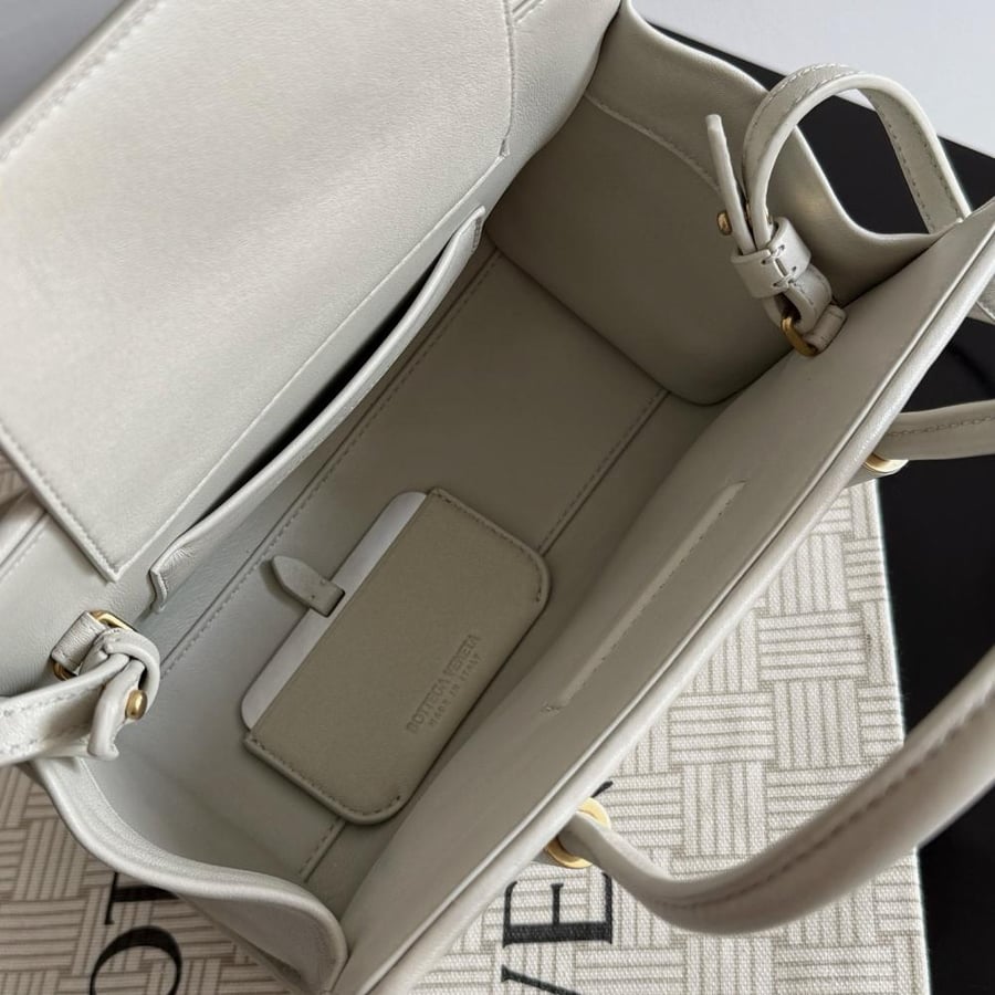 شنطة بوتيغا Baby barbara Bottega