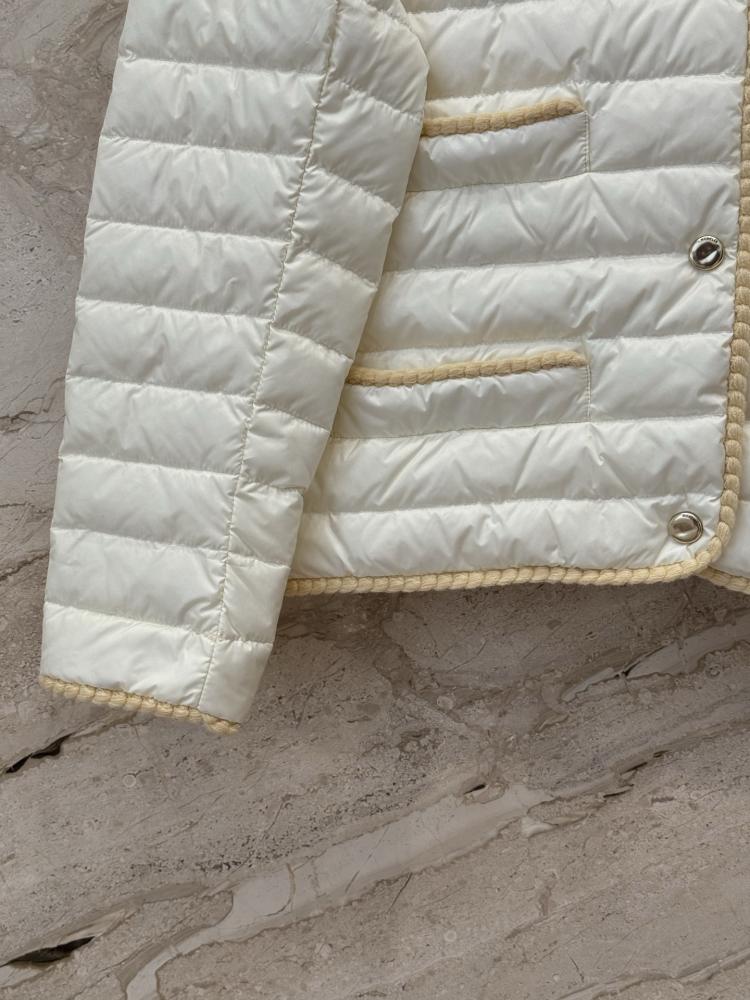 جاكيت Moncler